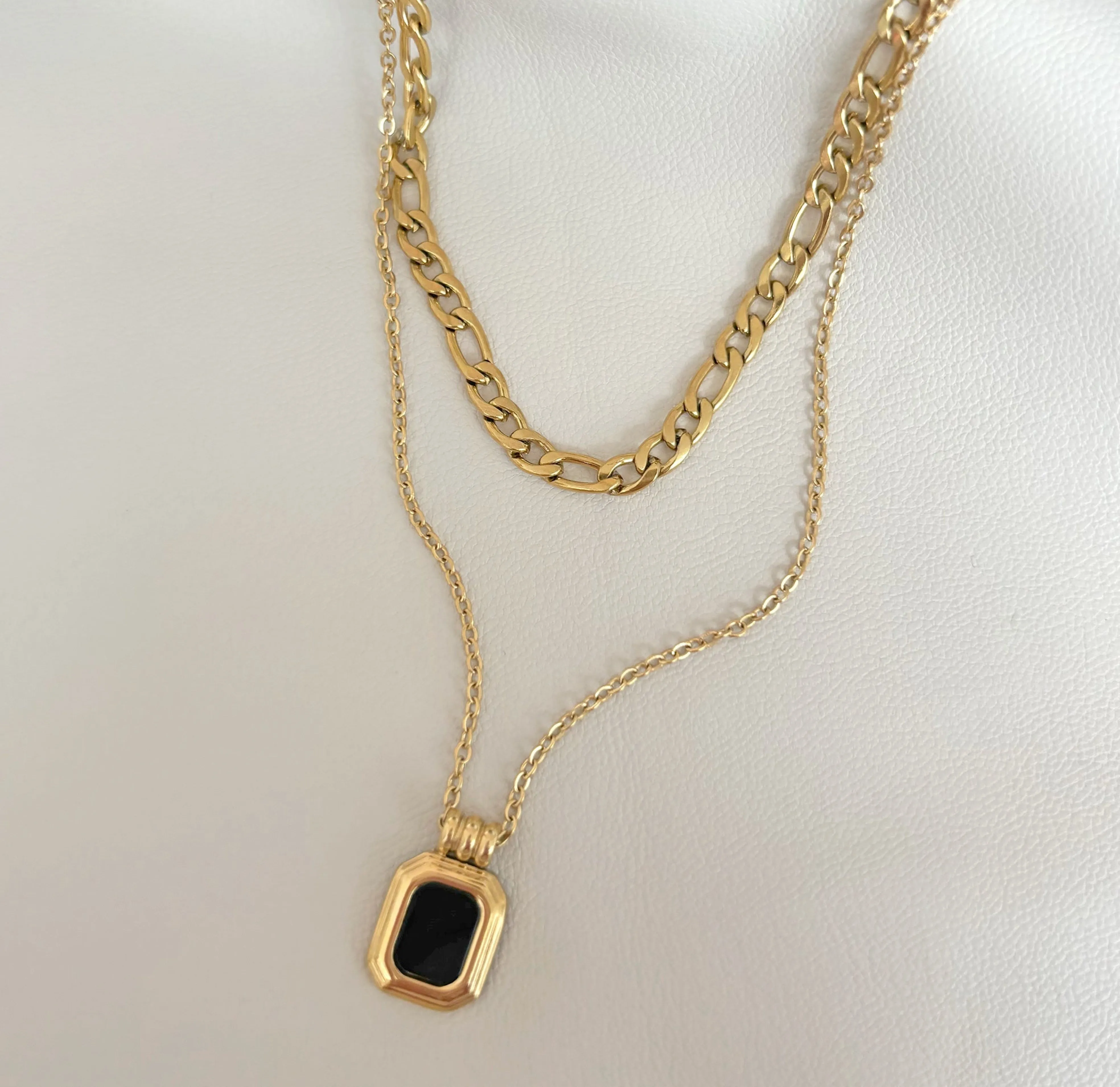 ARDEN DOUBLE STACK BLACK PENDANT NECKLACE