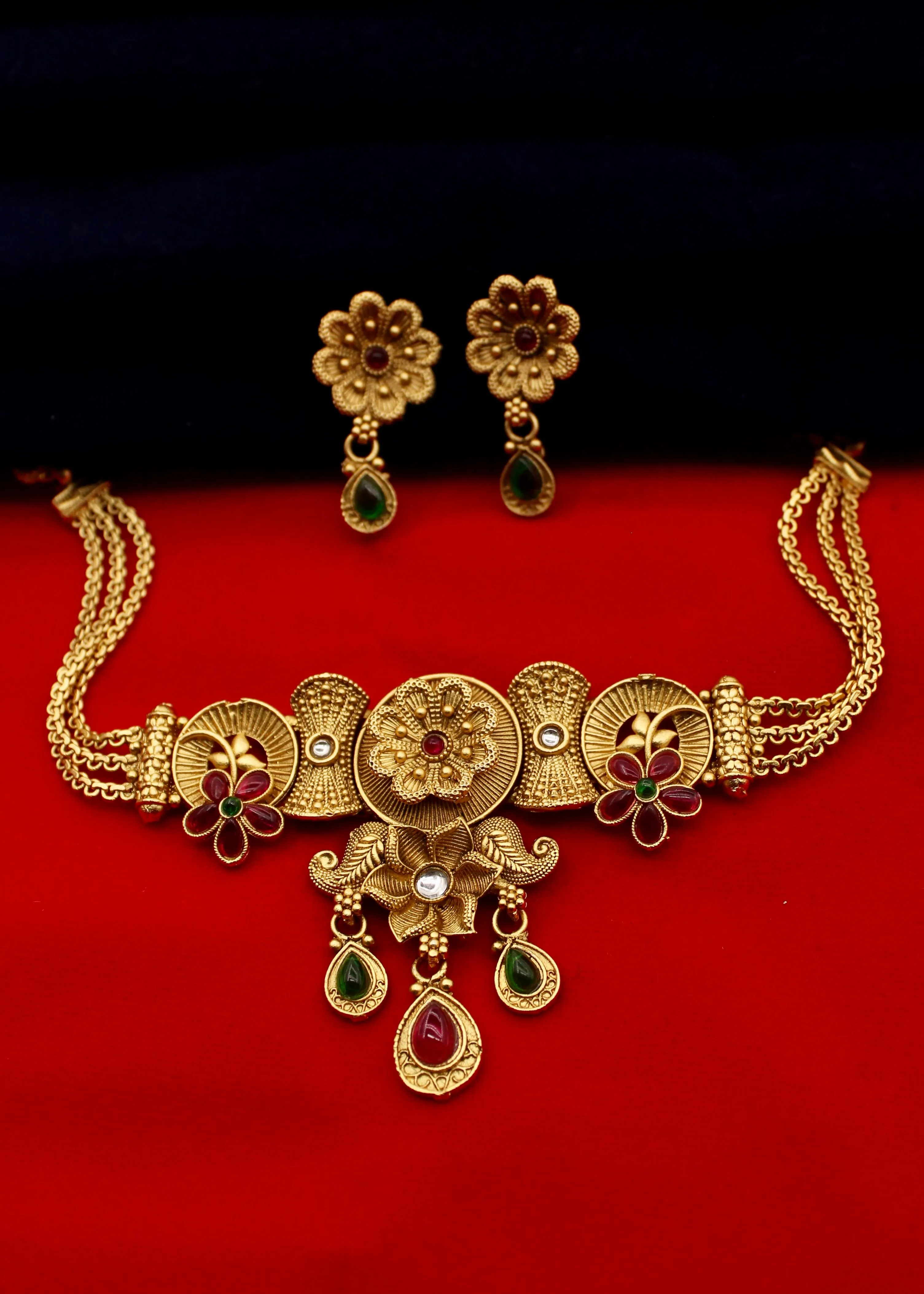 DECOROUS AHILYA CHOKER