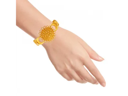 Lovely Round Shape 22k Gold Bangle With Intricate Detail